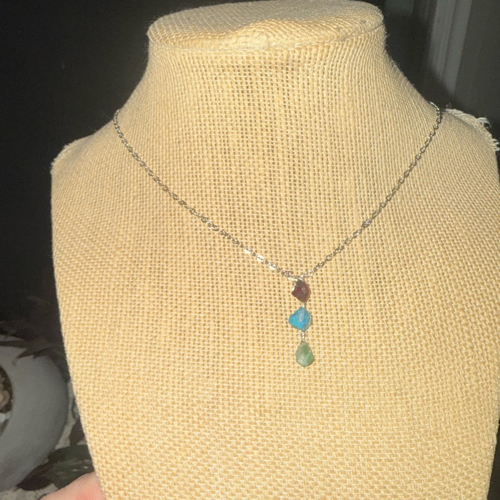 Raw mixed stones crystal necklace - Picture 1 of 4